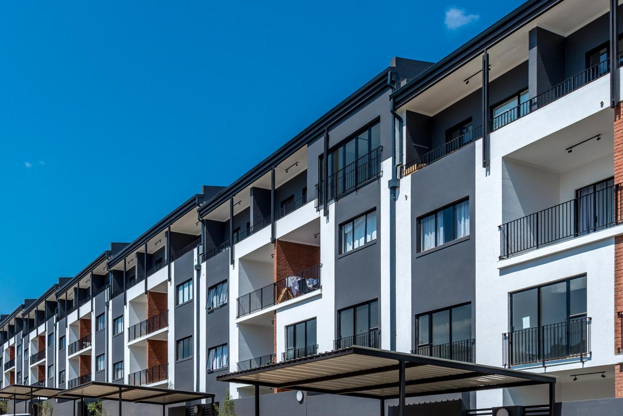 Long & Short With Uncapped Wi-fi & Security Apartment