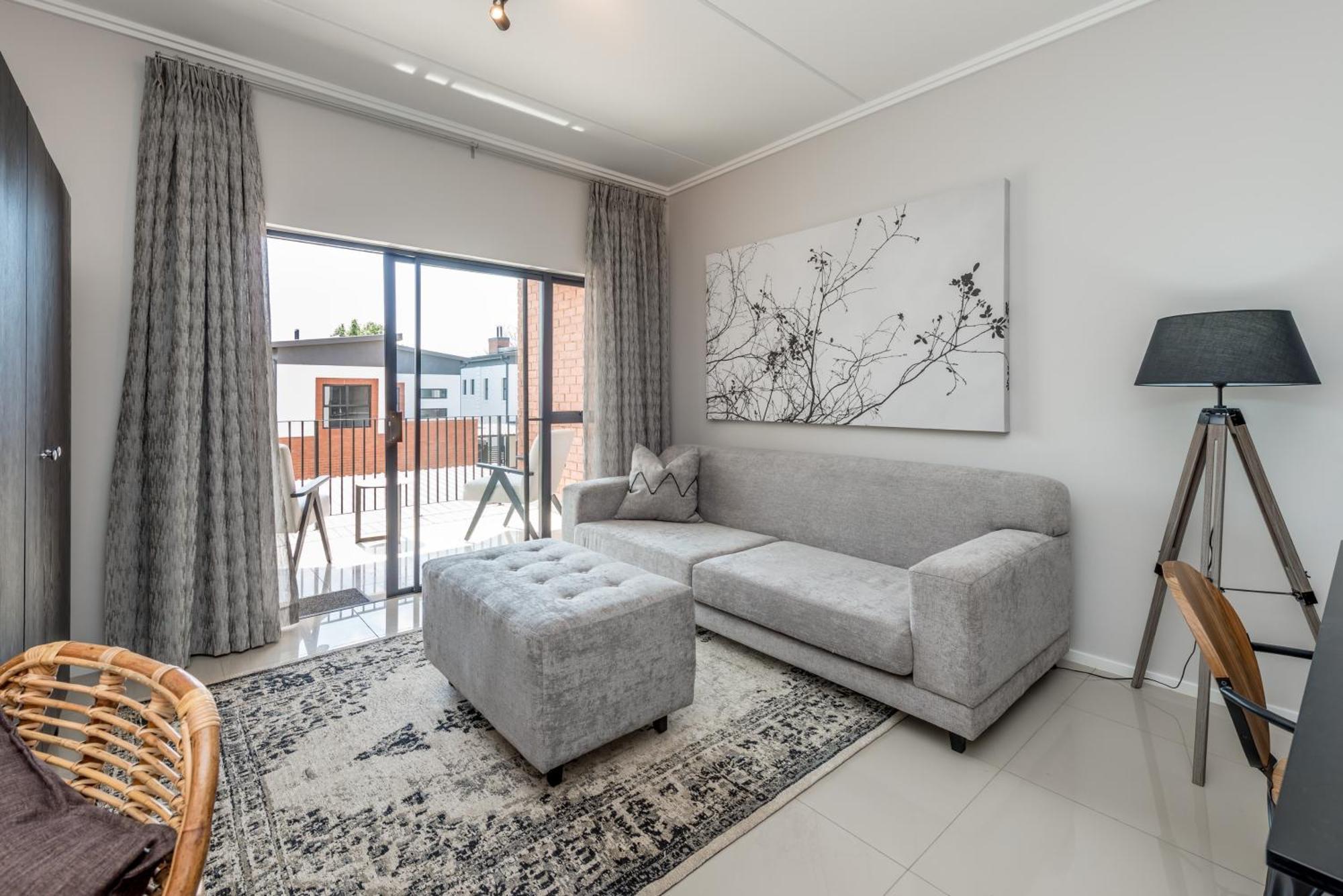 Long & Short With Uncapped Wi-fi & Security Apartment *