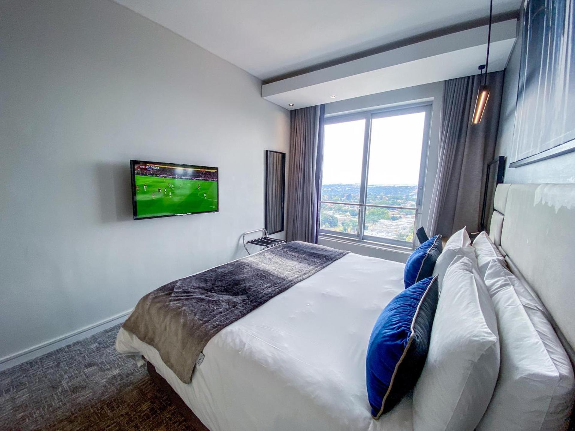 Sandtoncity-apartment-sleeps2-pool-parking Apartment Johannesburg