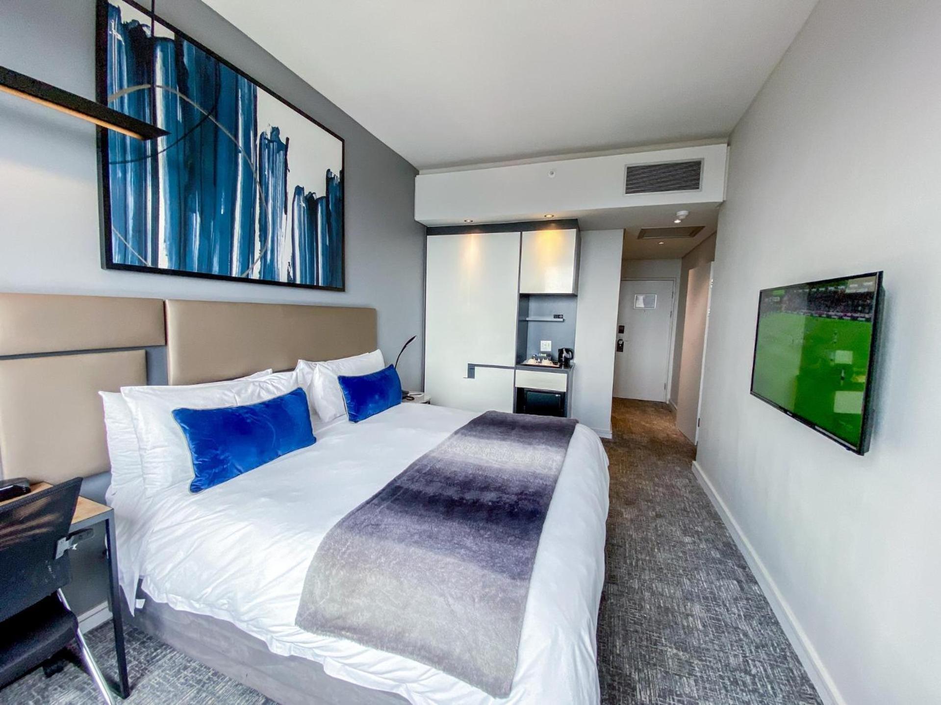 Sandtoncity-apartment-sleeps2-pool-parking Apartment Johannesburg