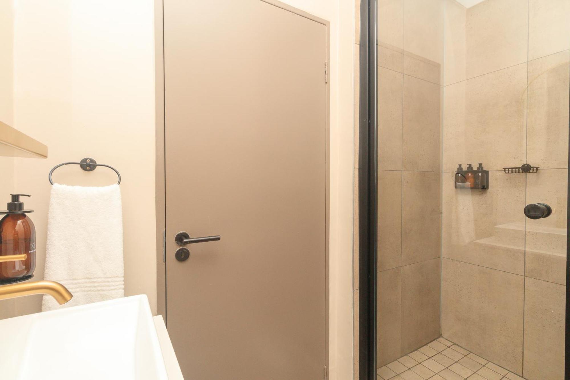 Khách sạn Cans Blackbrick Lux