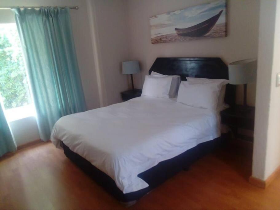 Daisy St -one Bedroom * Johannesburg