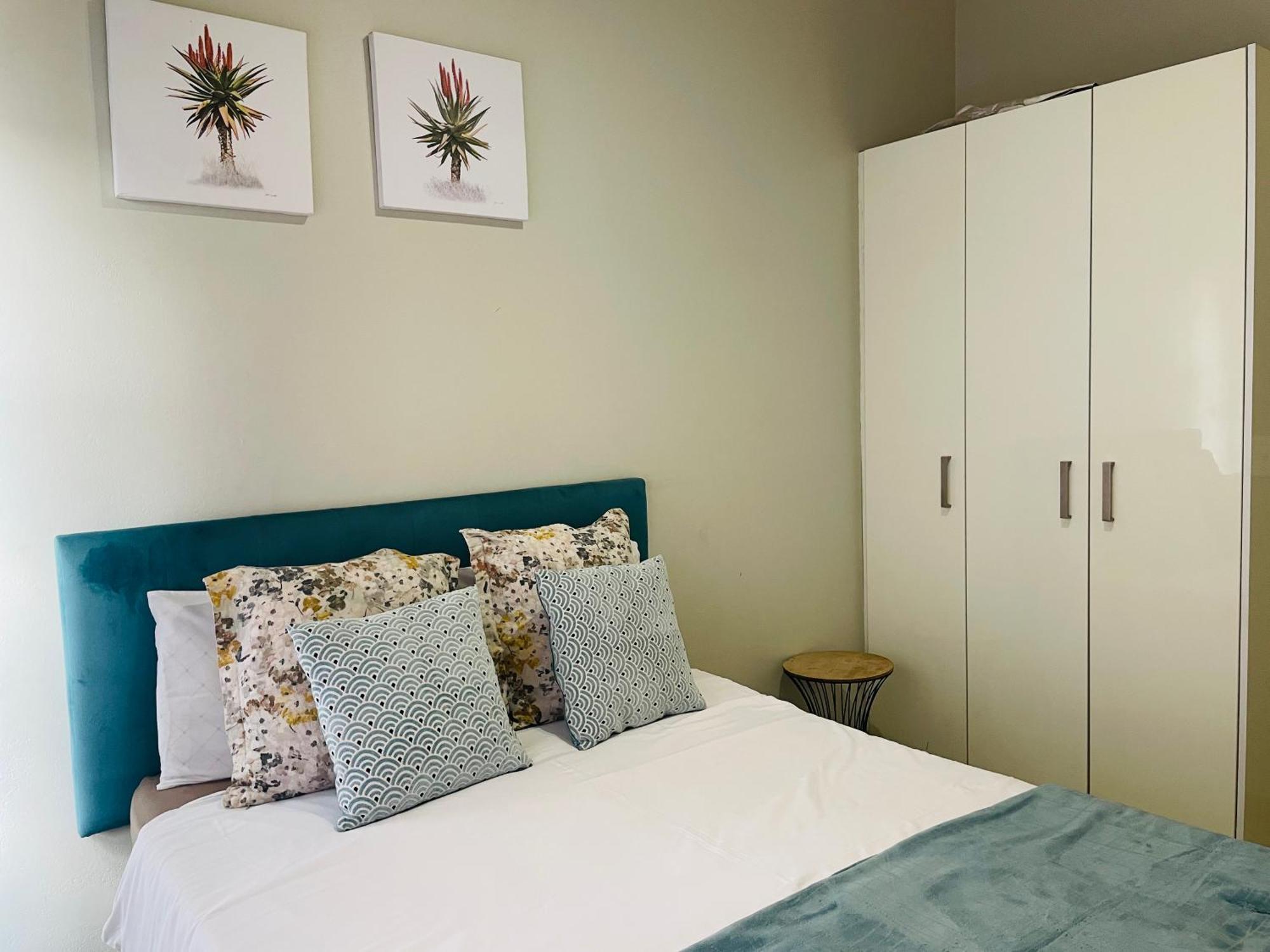 Modern 3 Bedroom *