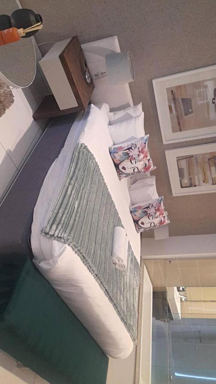 Apartment Sandton Skye 411 *