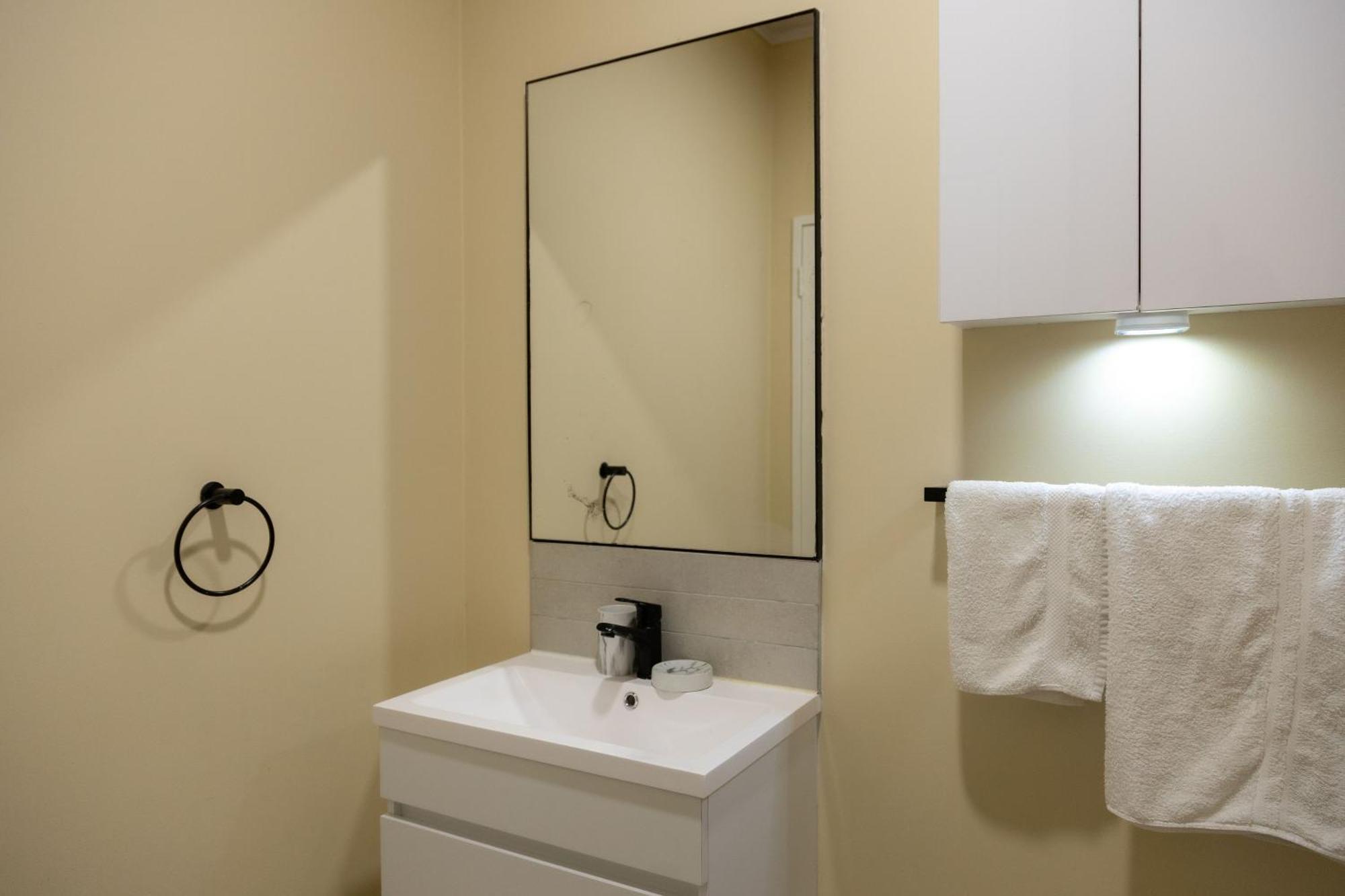 Apartment Mediterranean Oasis - Near Rosebank *