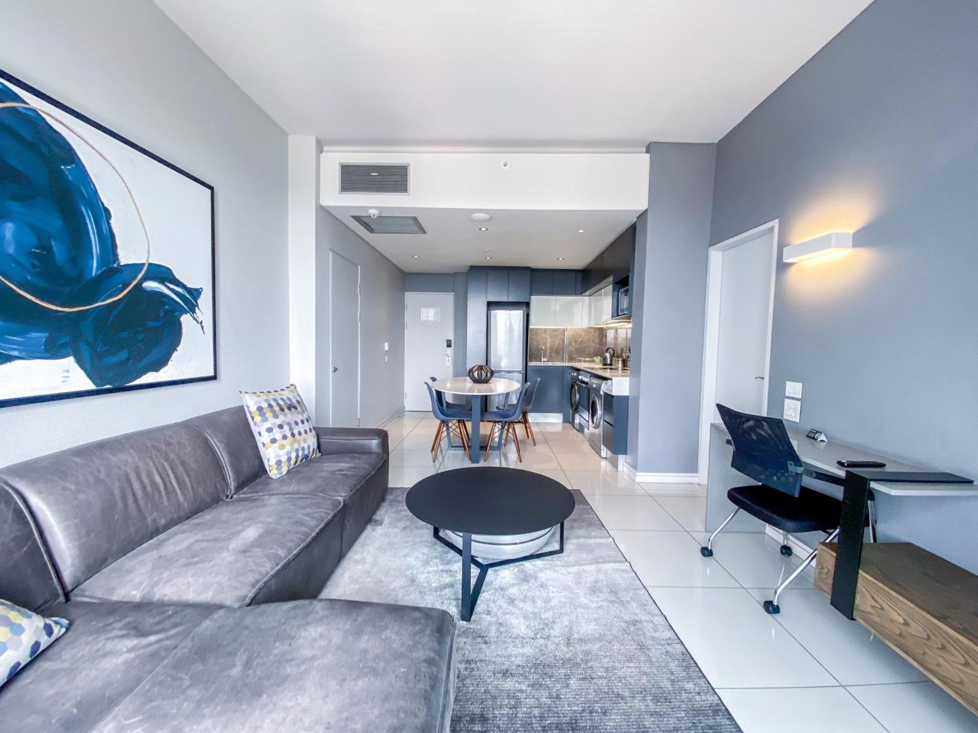 Apartment Sandtoncity-apartment-sleeps2-pool-parking Johannesburg