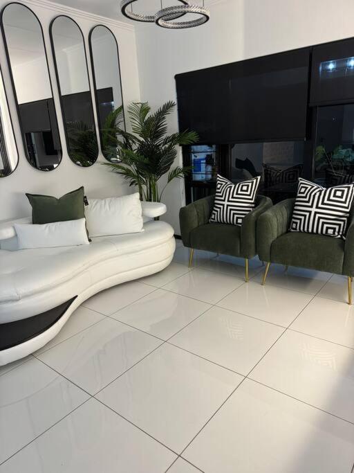 2 Bedroom Near Monte Casino Apartment