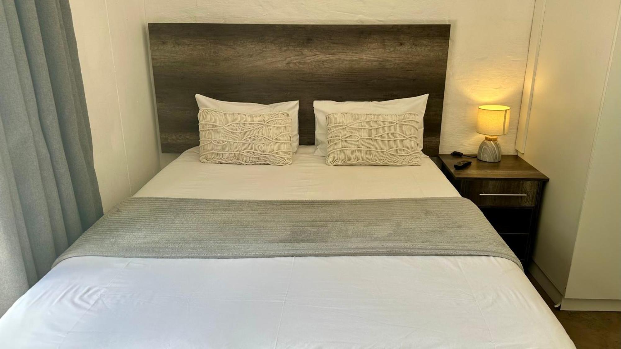 Living 119 - Private Balcony, Washing Machine & Fast Wifi