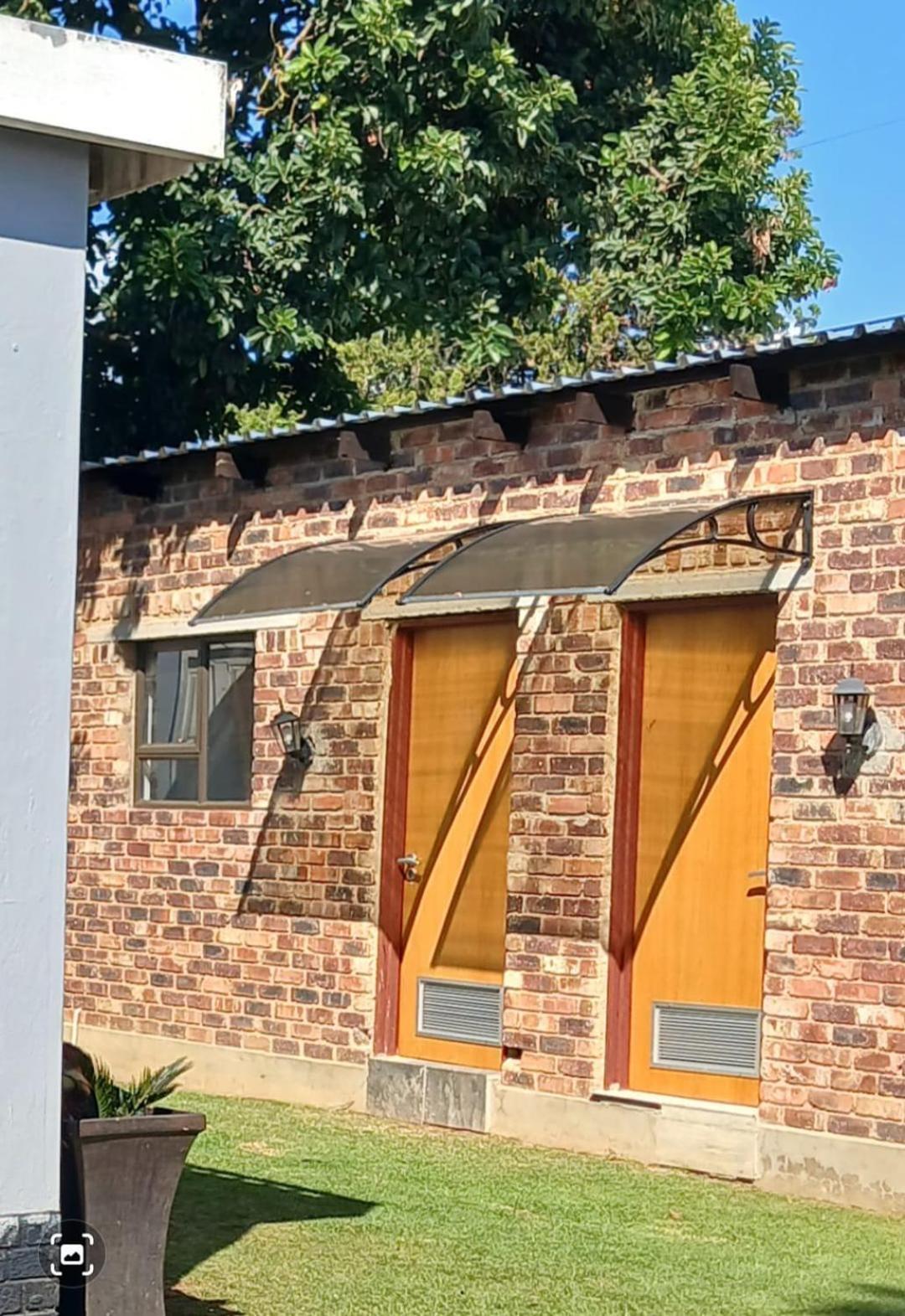 Coty And Reuben's * Johannesburg