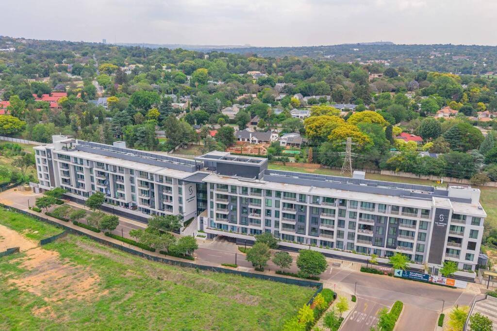 The Terrace 2 Bed - Sandton Gate * Johannesburg