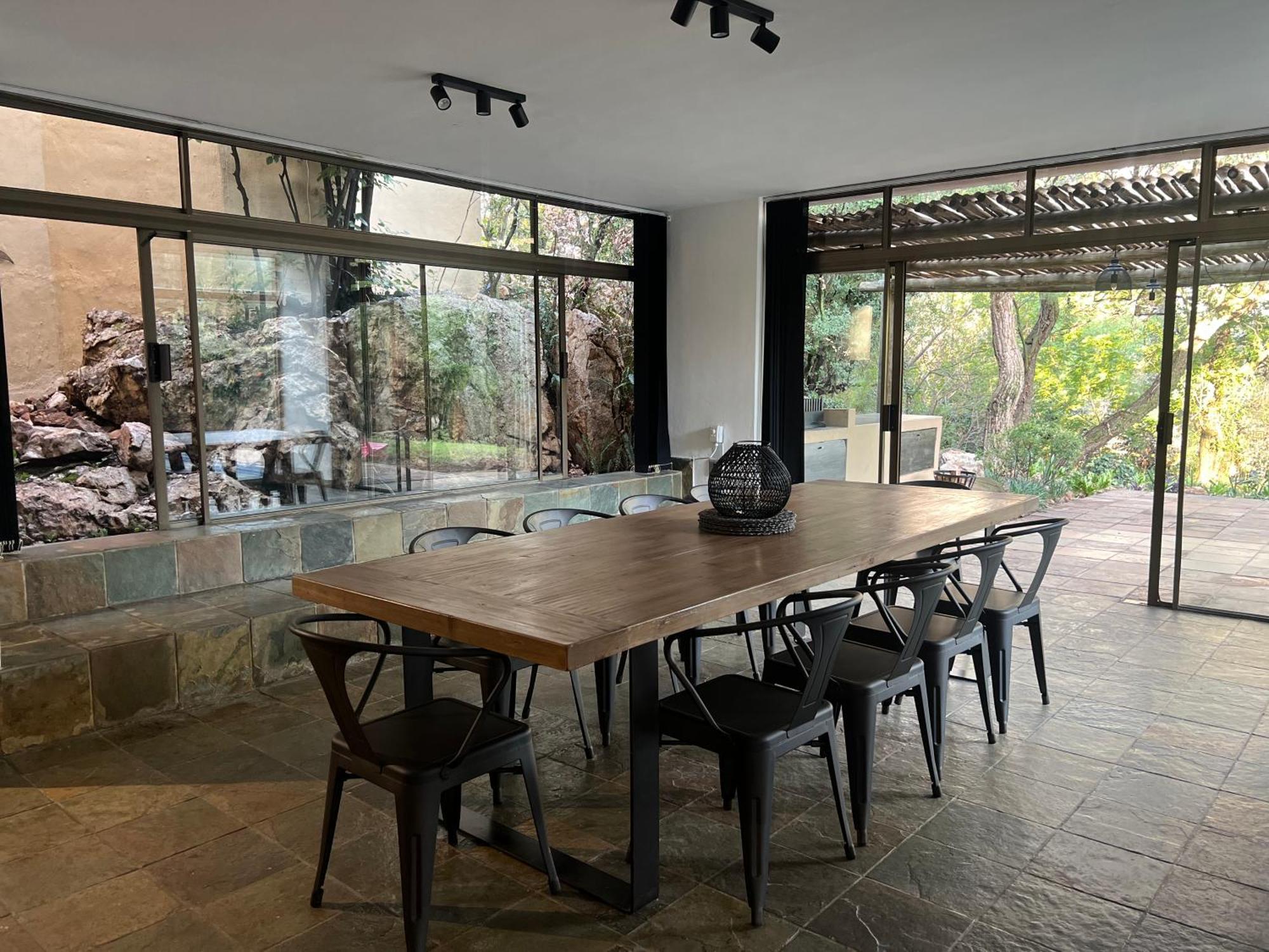 Bryanston Luxurious 5-bed Johannesburg