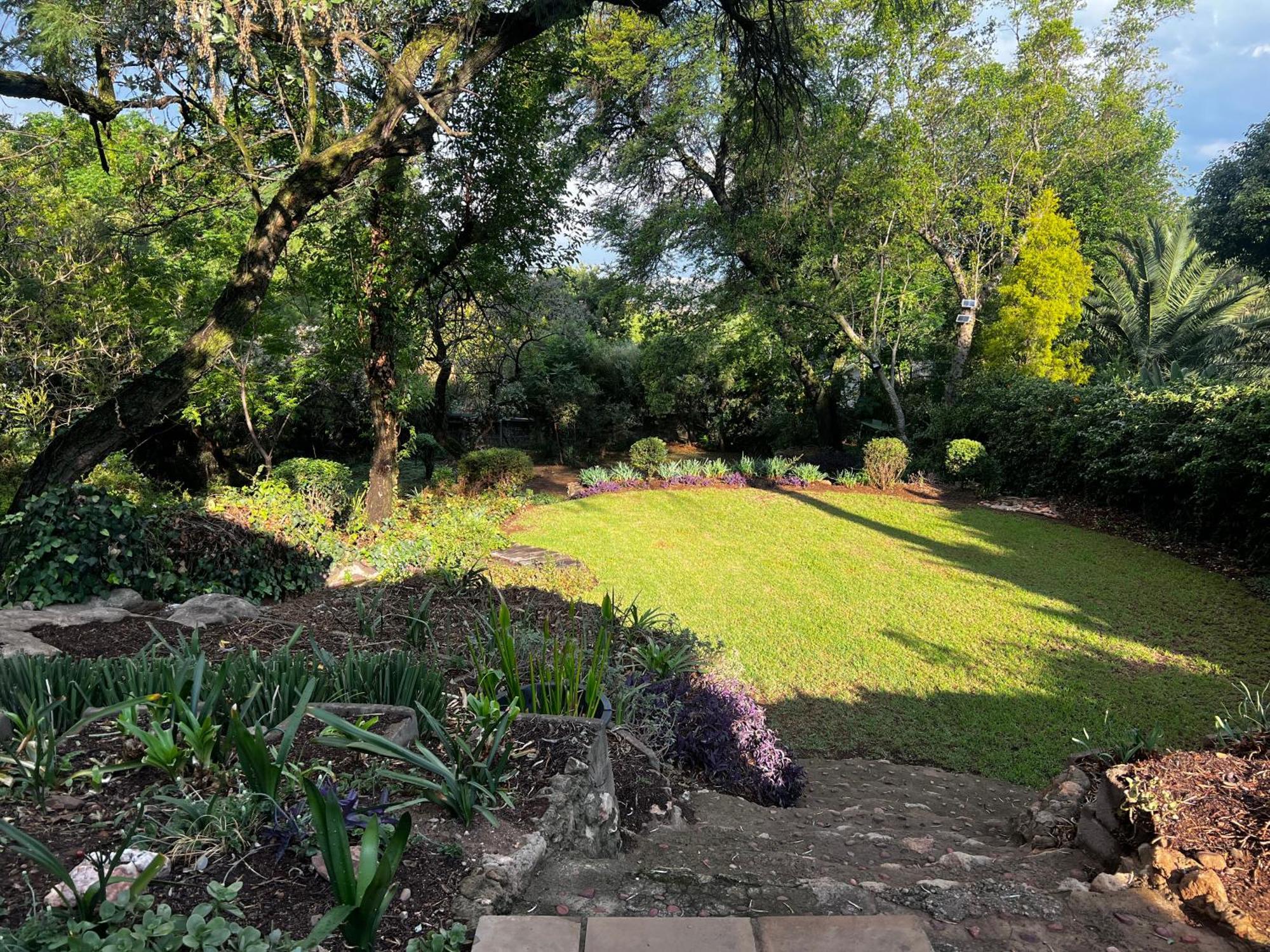 Bryanston Luxurious 5-bed * Johannesburg