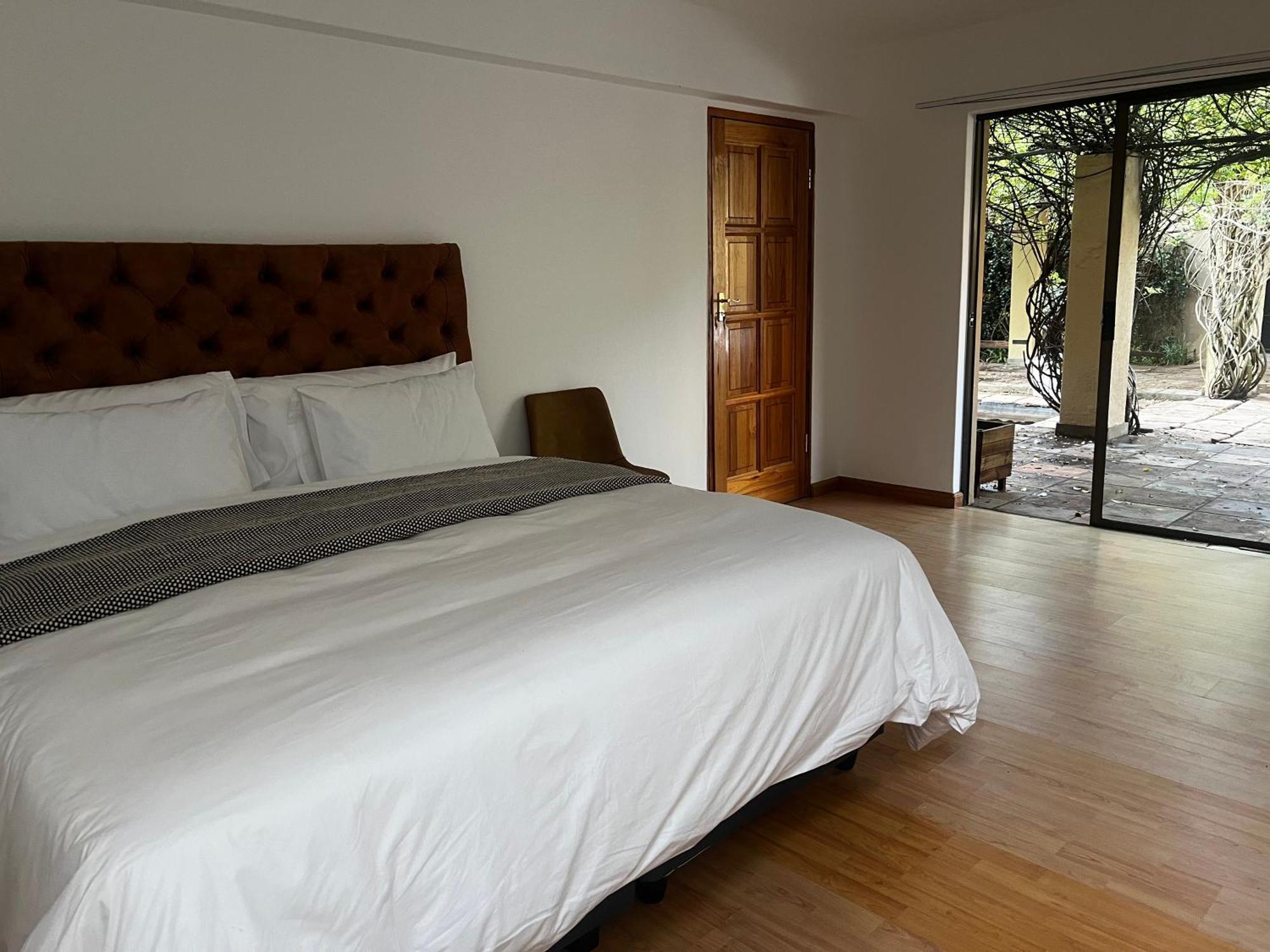 Bryanston Luxurious 5-bed Johannesburg