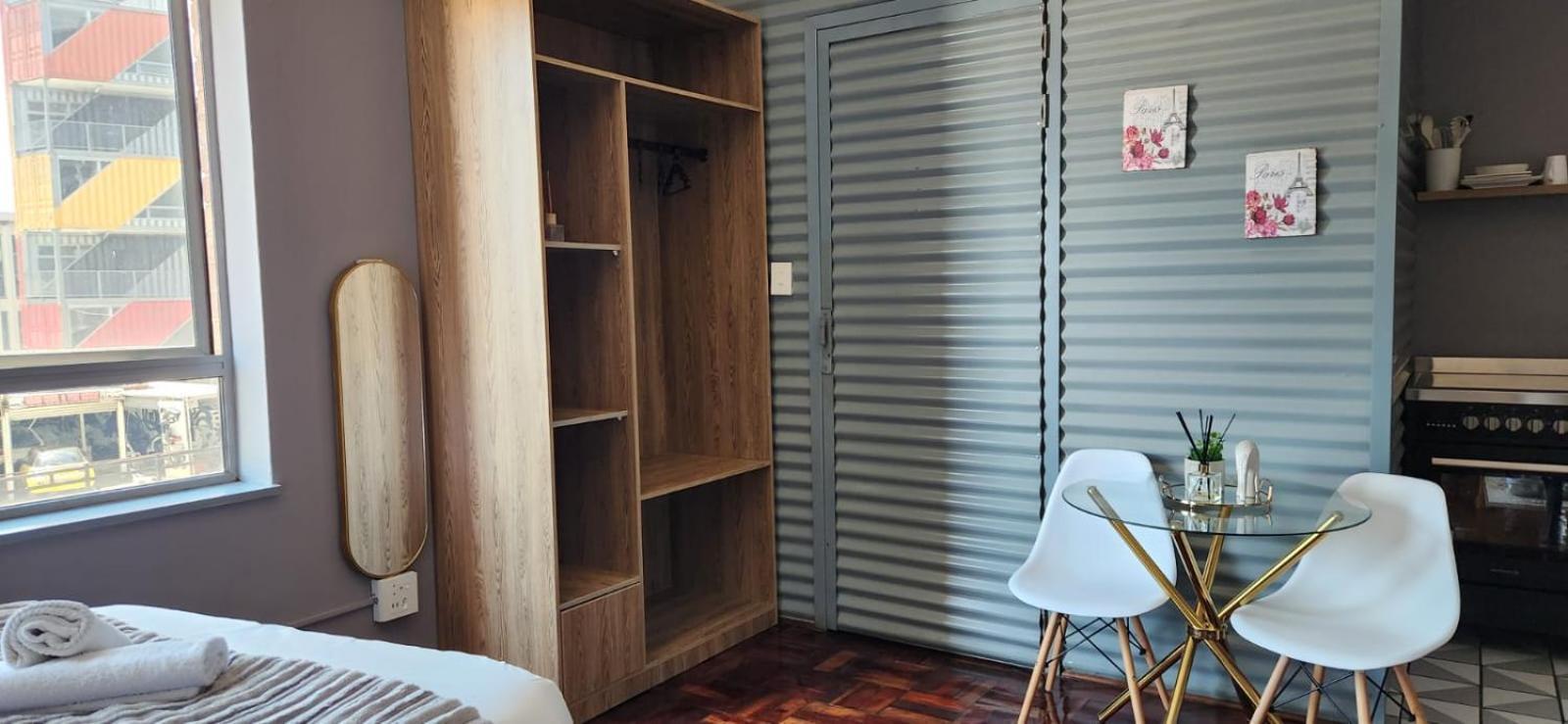 4am Legacy Apartment