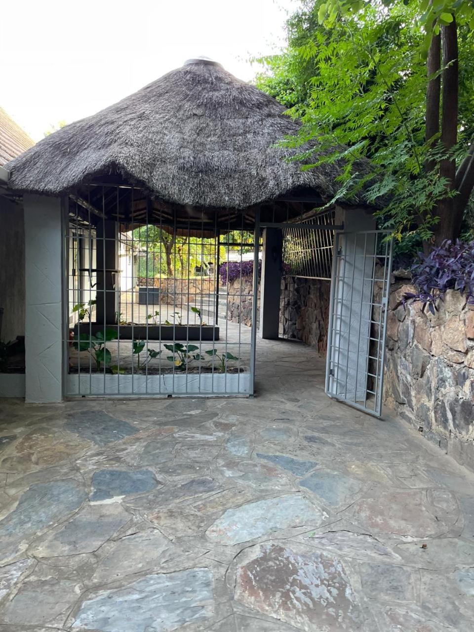 Zinziluxe Guest house