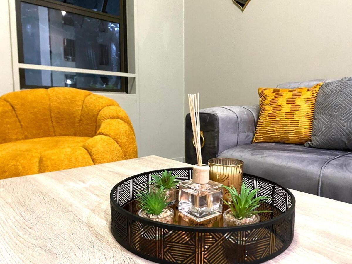 Ojay In Rosebank Apartment