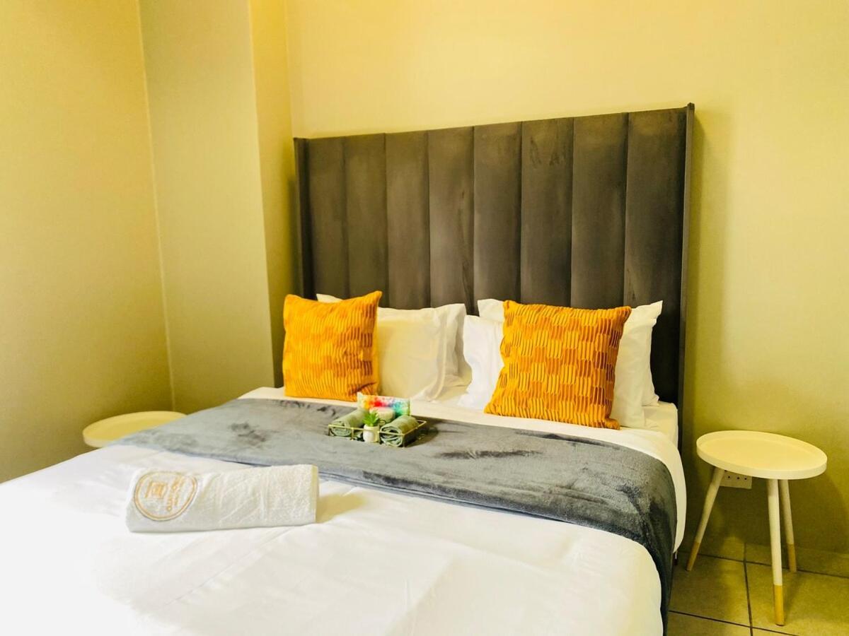 Ojay In Rosebank Apartment *