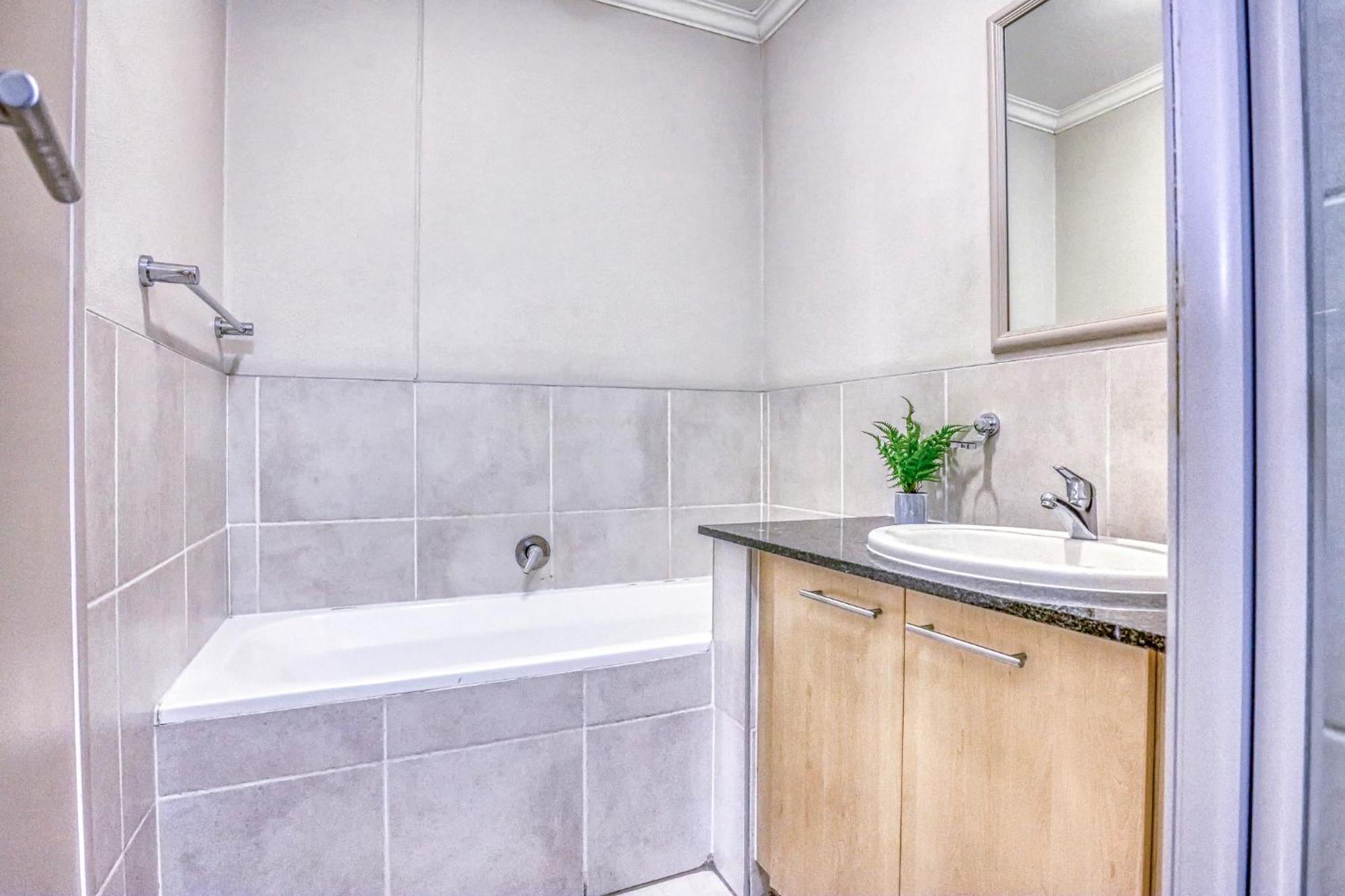Apartment An Elegant 2-bedroom In Sandton