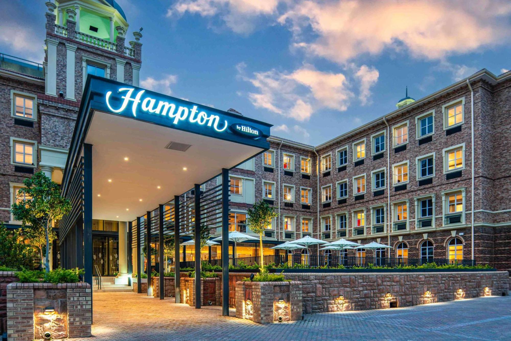 Hampton By Hilton Sandton Grayston Hotel 4*