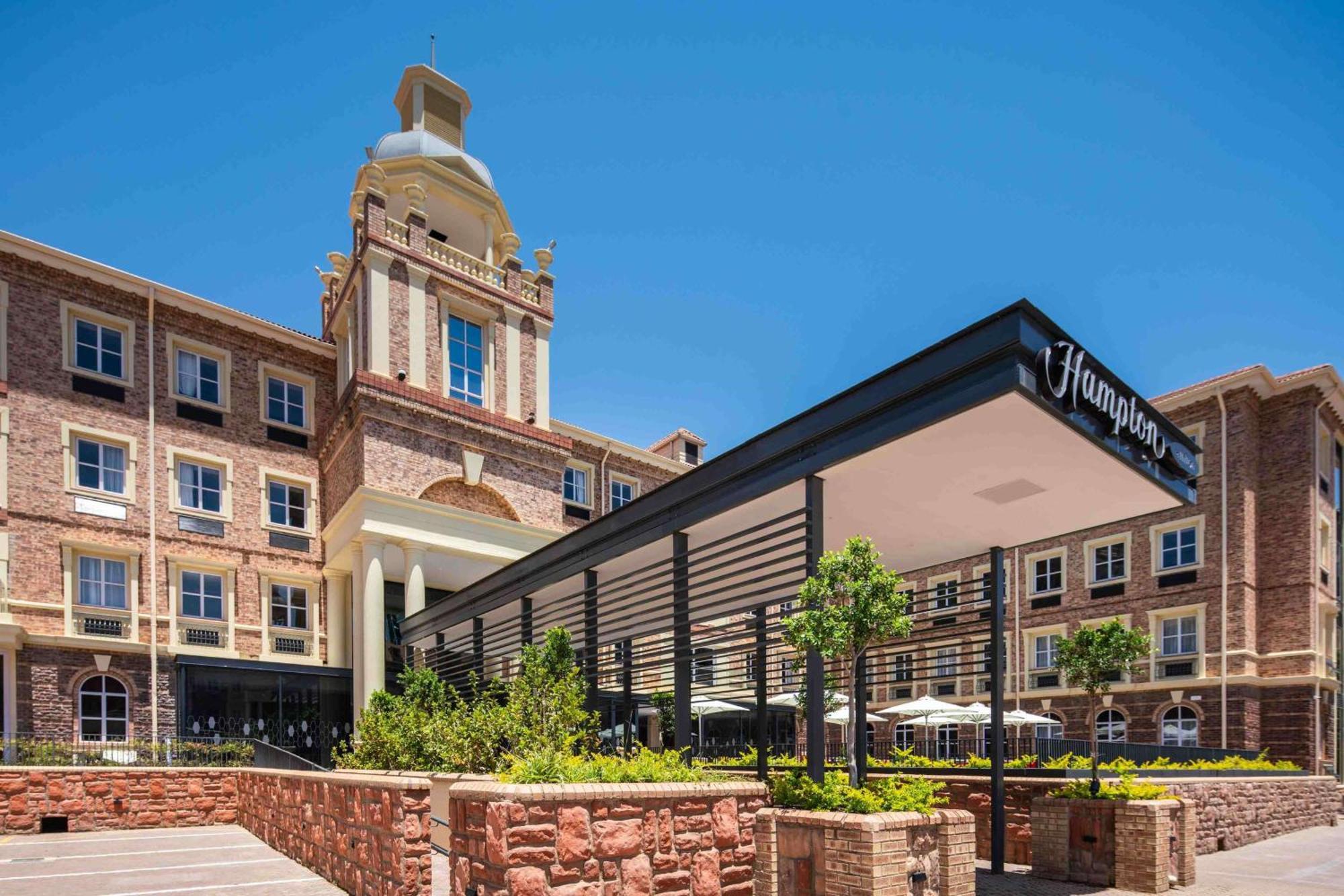 Hampton By Hilton Sandton Grayston 4*