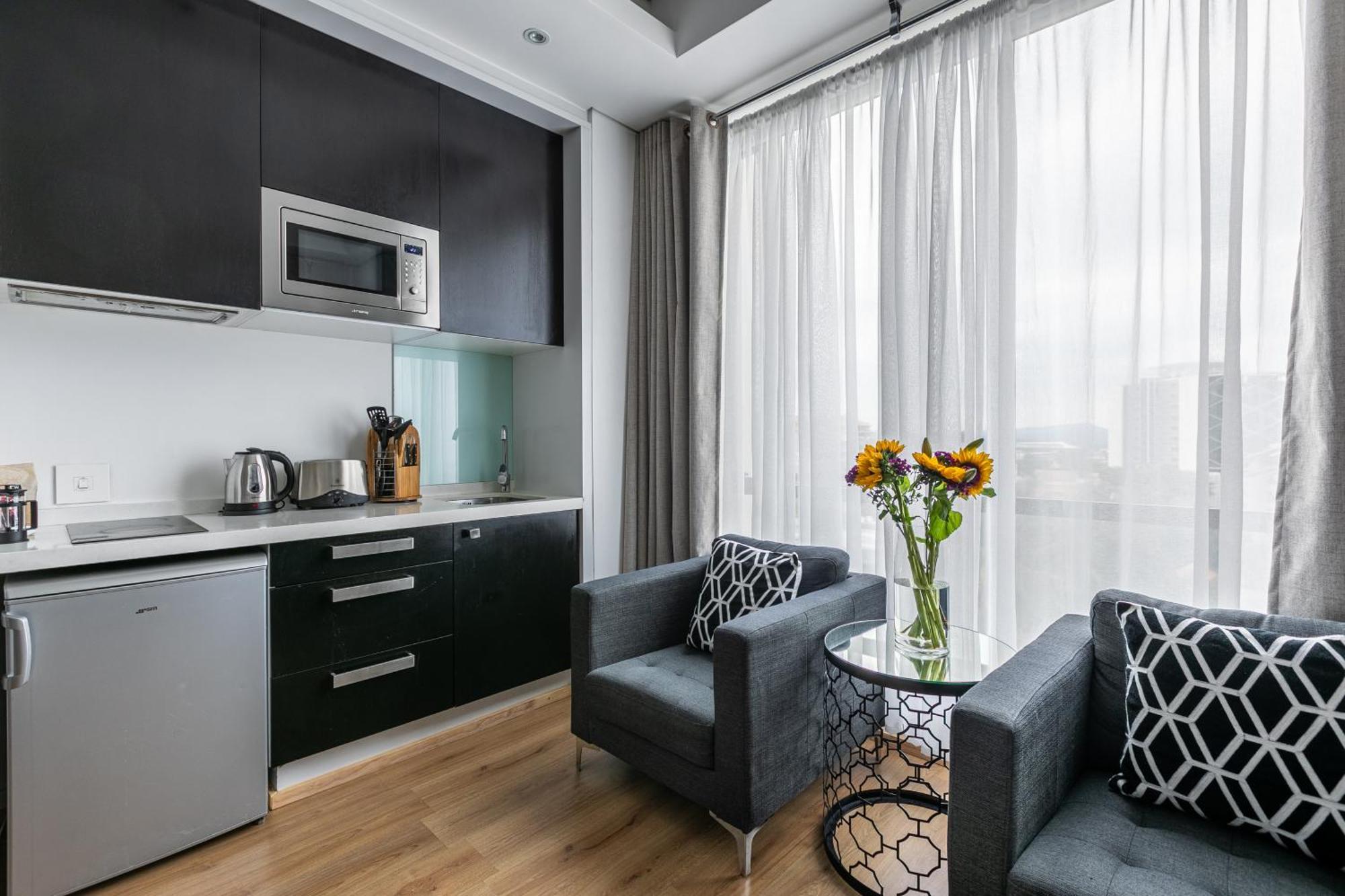 Căn hộ Skye Exclusive Service *