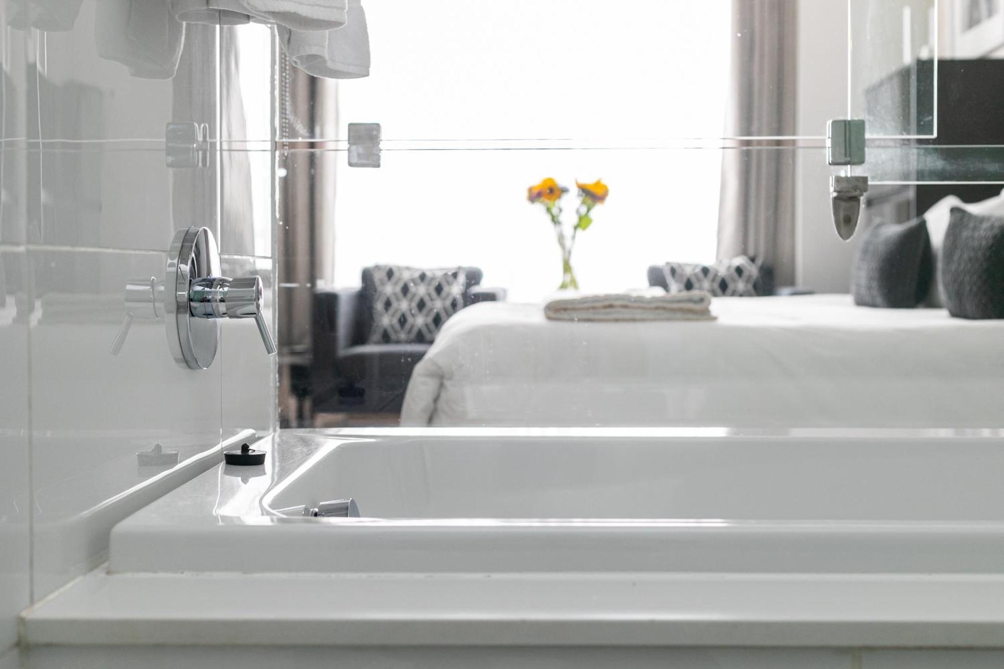 Skye Exclusive Service * Johannesburg