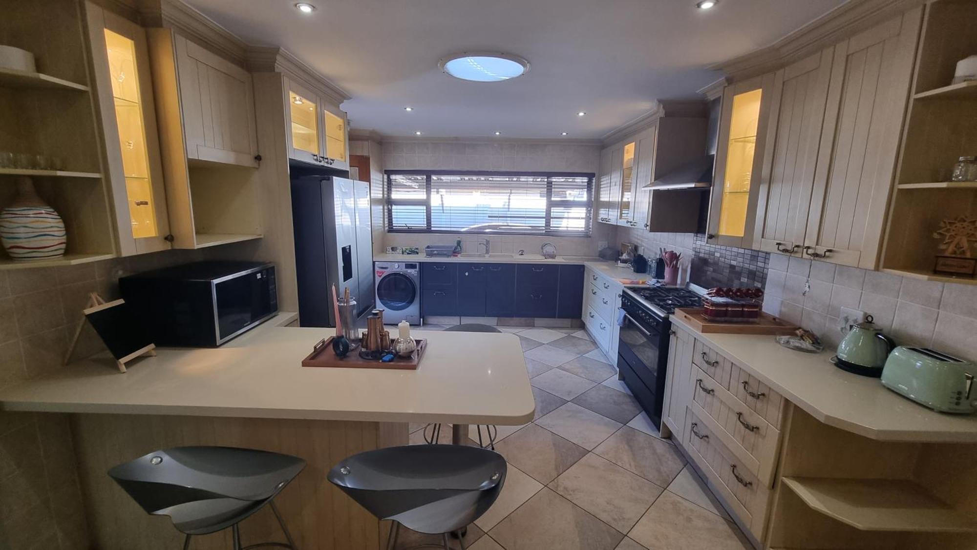Luxury Solar Powered With Pool And Sauna In Northcliff Holiday home *