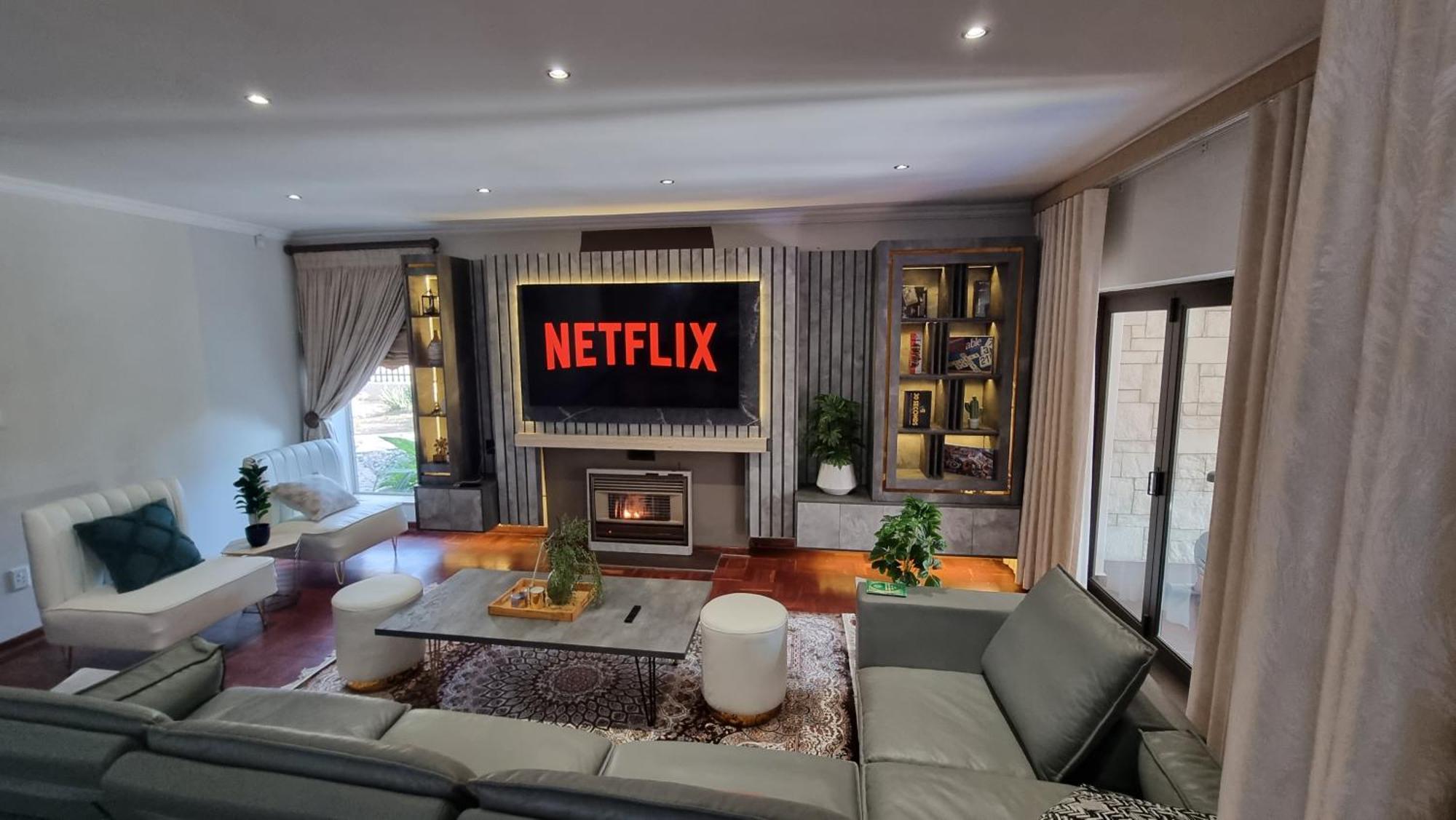 Luxury Solar Powered With Pool And Sauna In Northcliff Holiday home Johannesburg