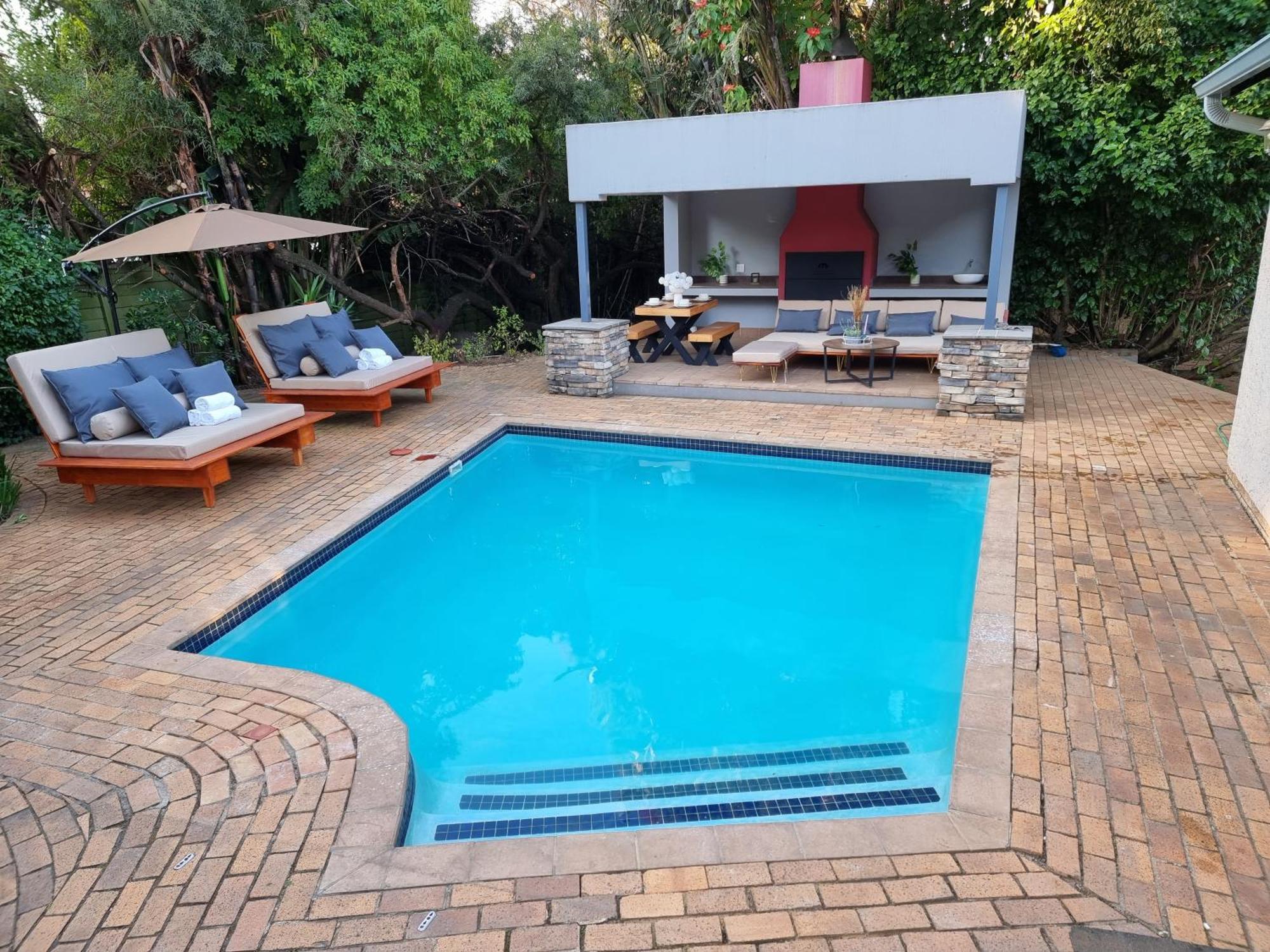 Luxury Solar Powered With Pool And Sauna In Northcliff Holiday home