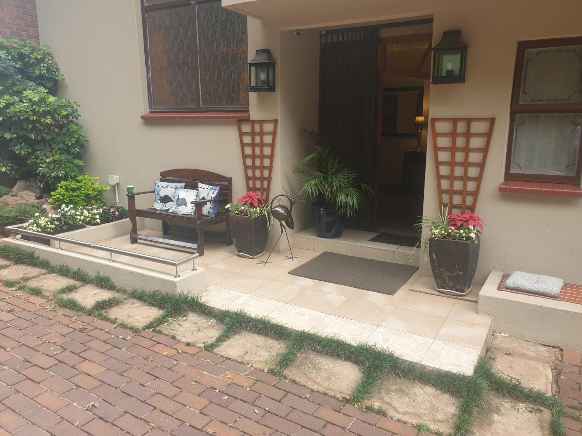 Guest house 125 On Buuren Road