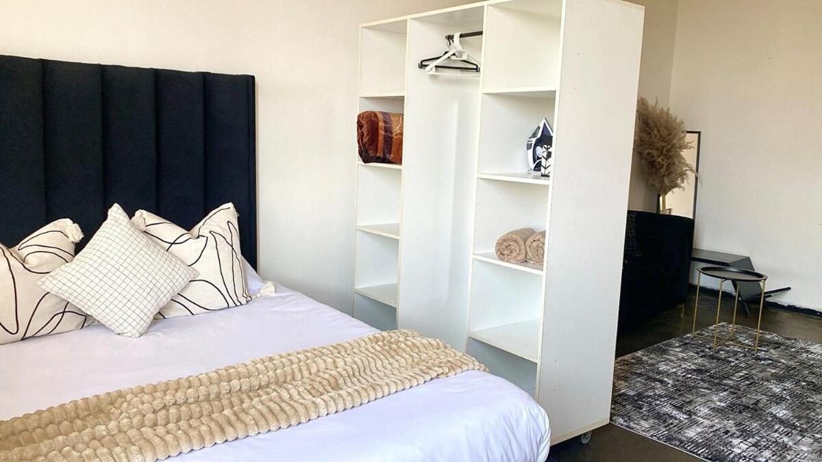 Upmarket Retreat *