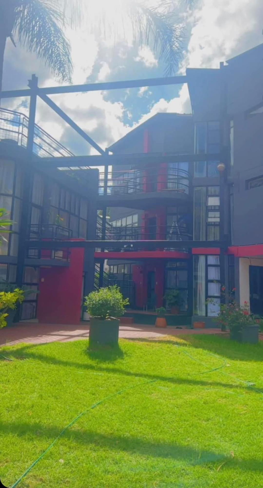 Nhà khách Ainushamsi Johannesburg