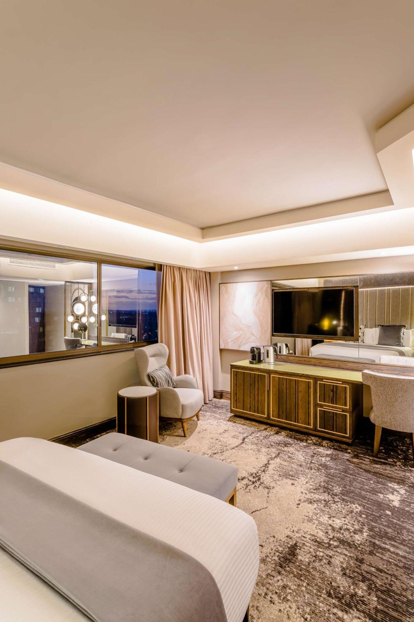 Sandton Sun And Towers Hotel 5*