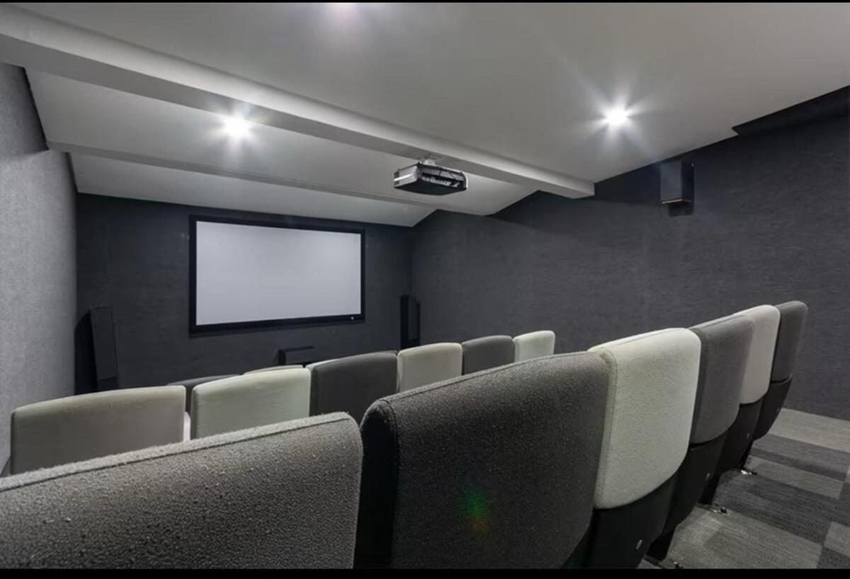 Executive Apartment, Rosebank , Apartment *