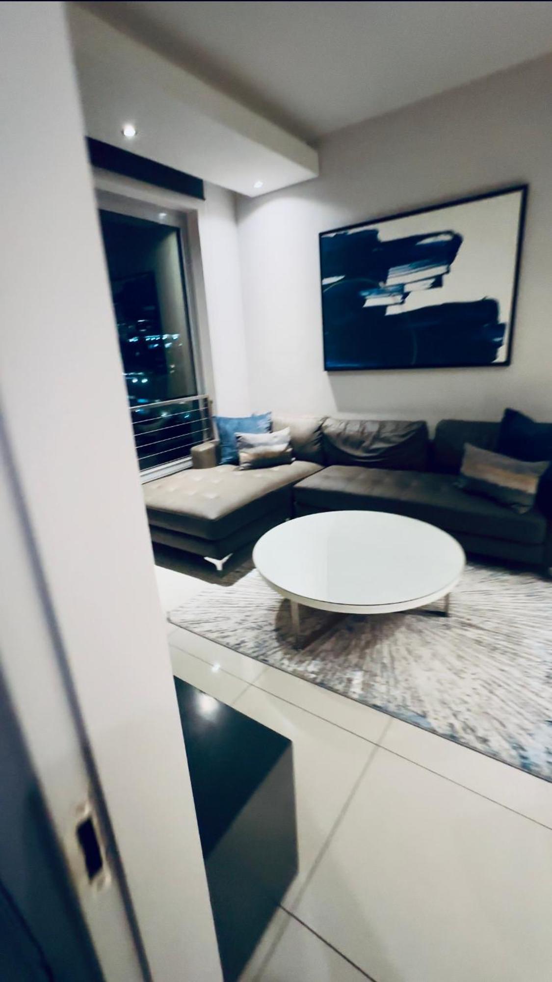 Opulent Sandton Apartment *