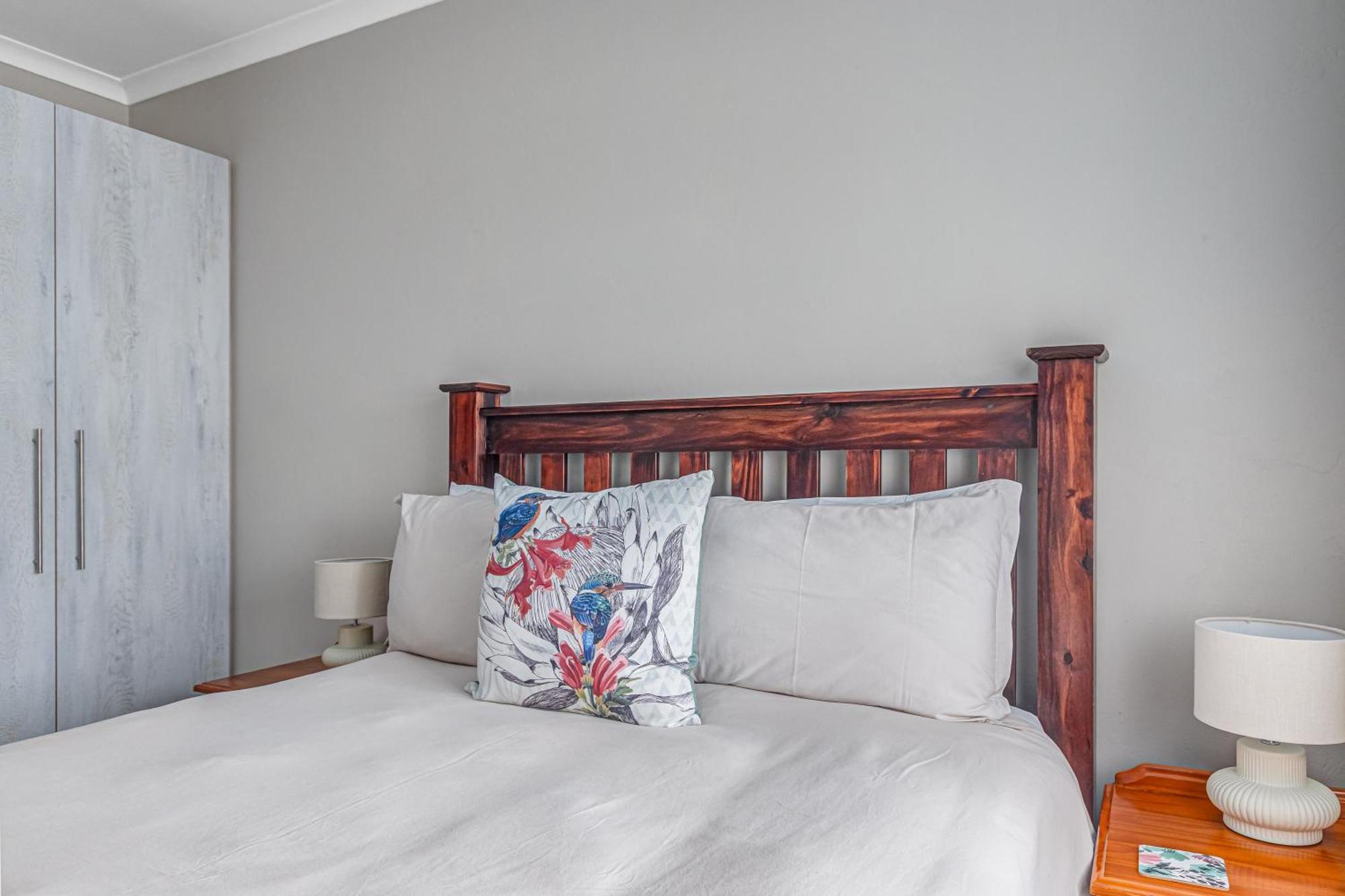 Airville Luxury Apartments, 7Min Drive To Cresta Mall *