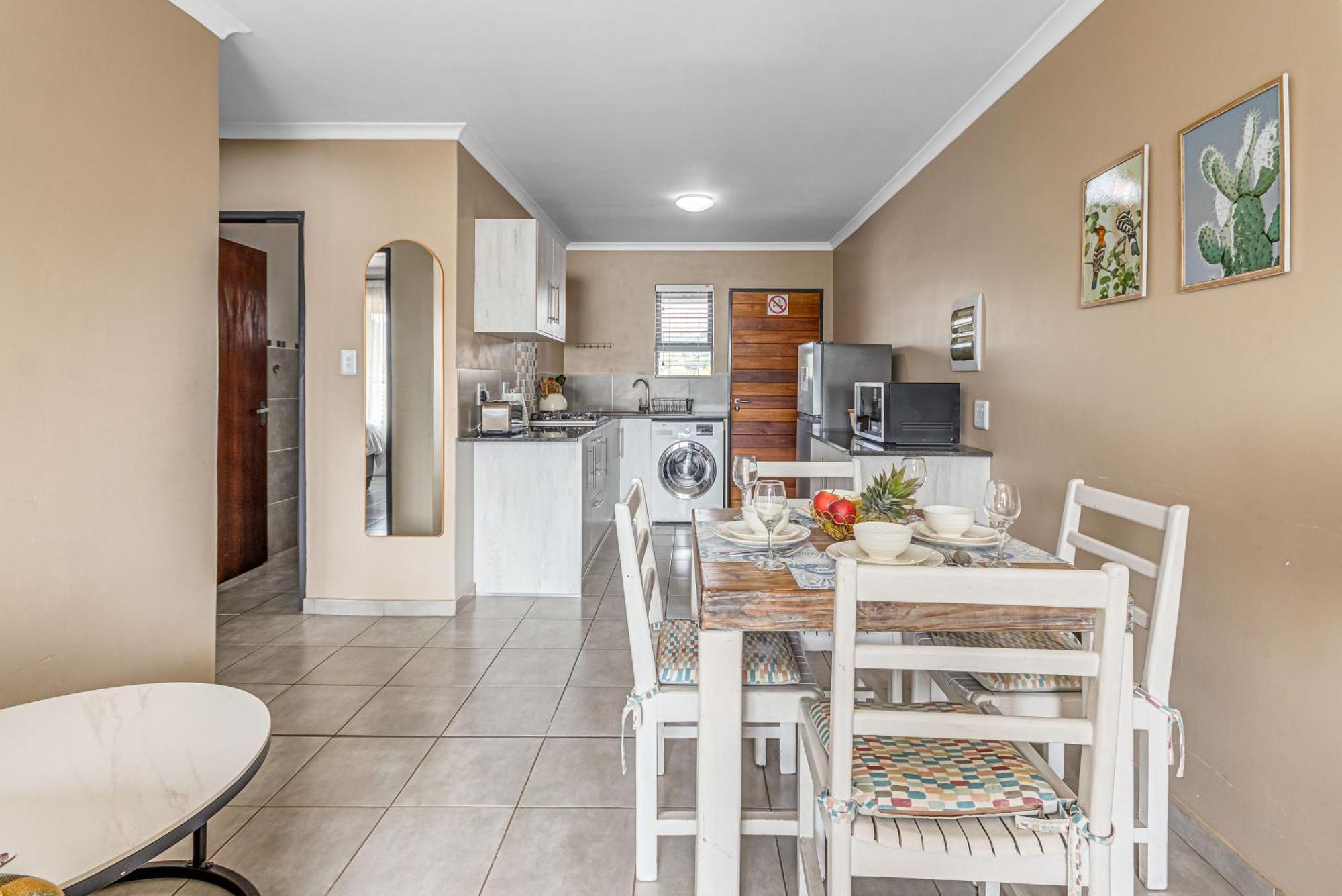 Airville Luxury Apartments, 7Min Drive To Cresta Mall Johannesburg