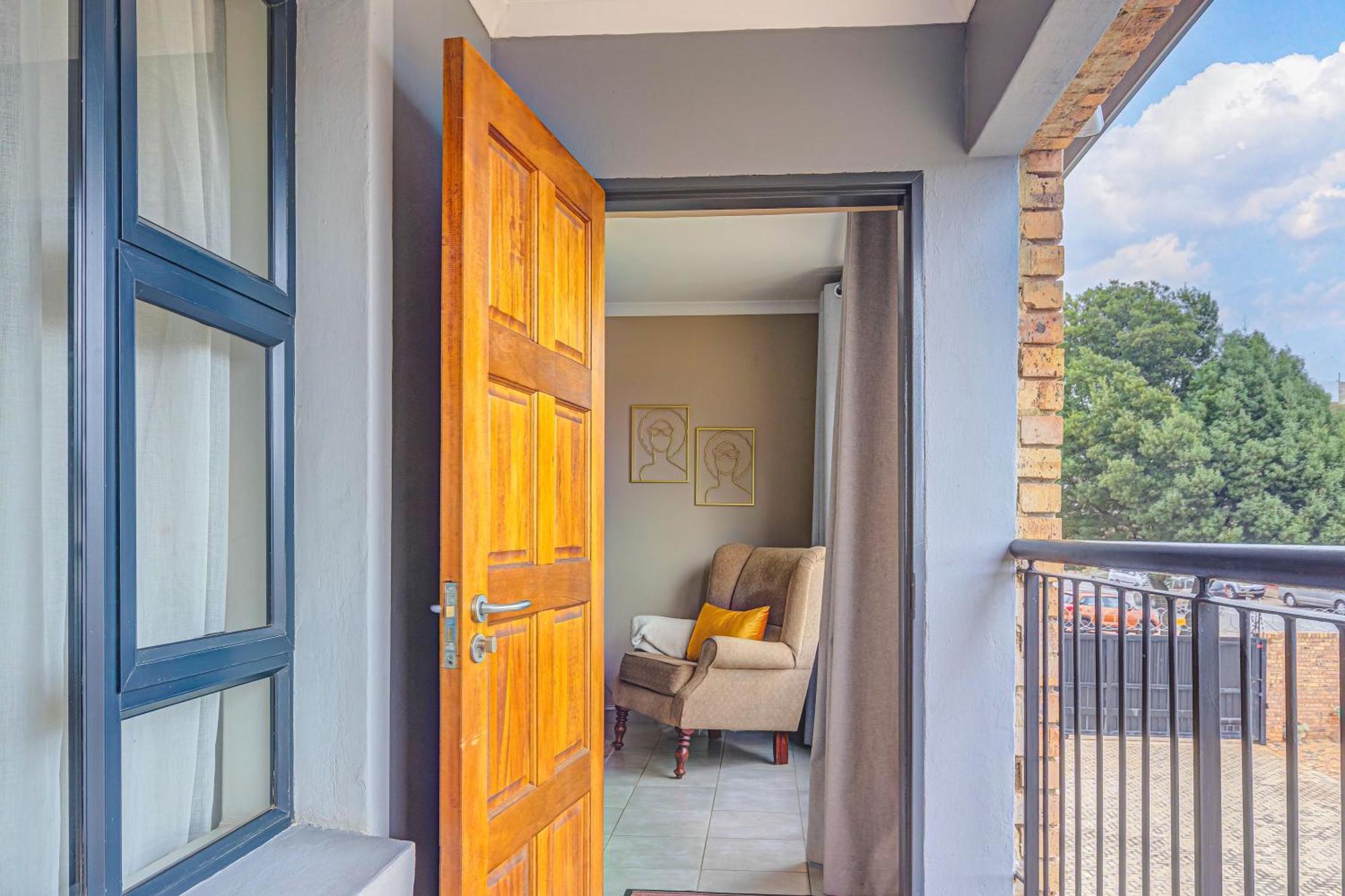 Airville Luxury Apartments, 7Min Drive To Cresta Mall *