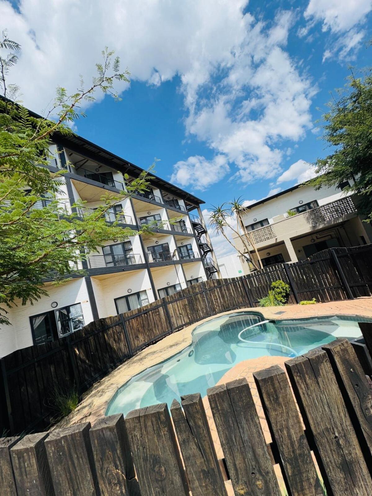 The Nook At Maboneng -24hr Security, Wifi, Cozy Apartment
