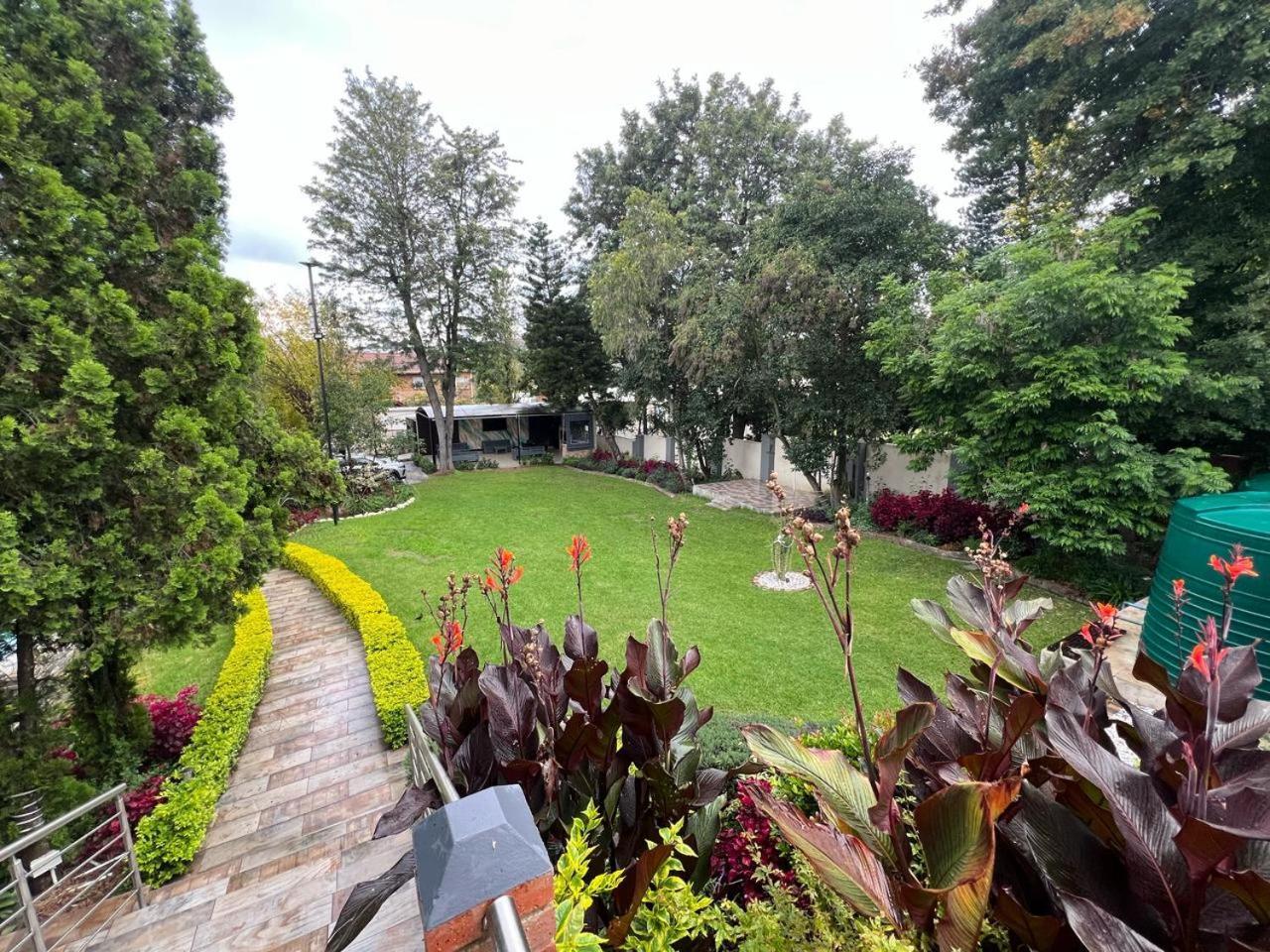 Guest house Fezeu's Place Johannesburg