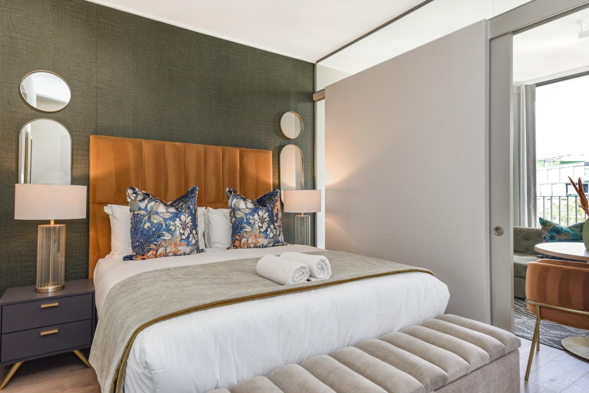 One Rosebank Apartment *