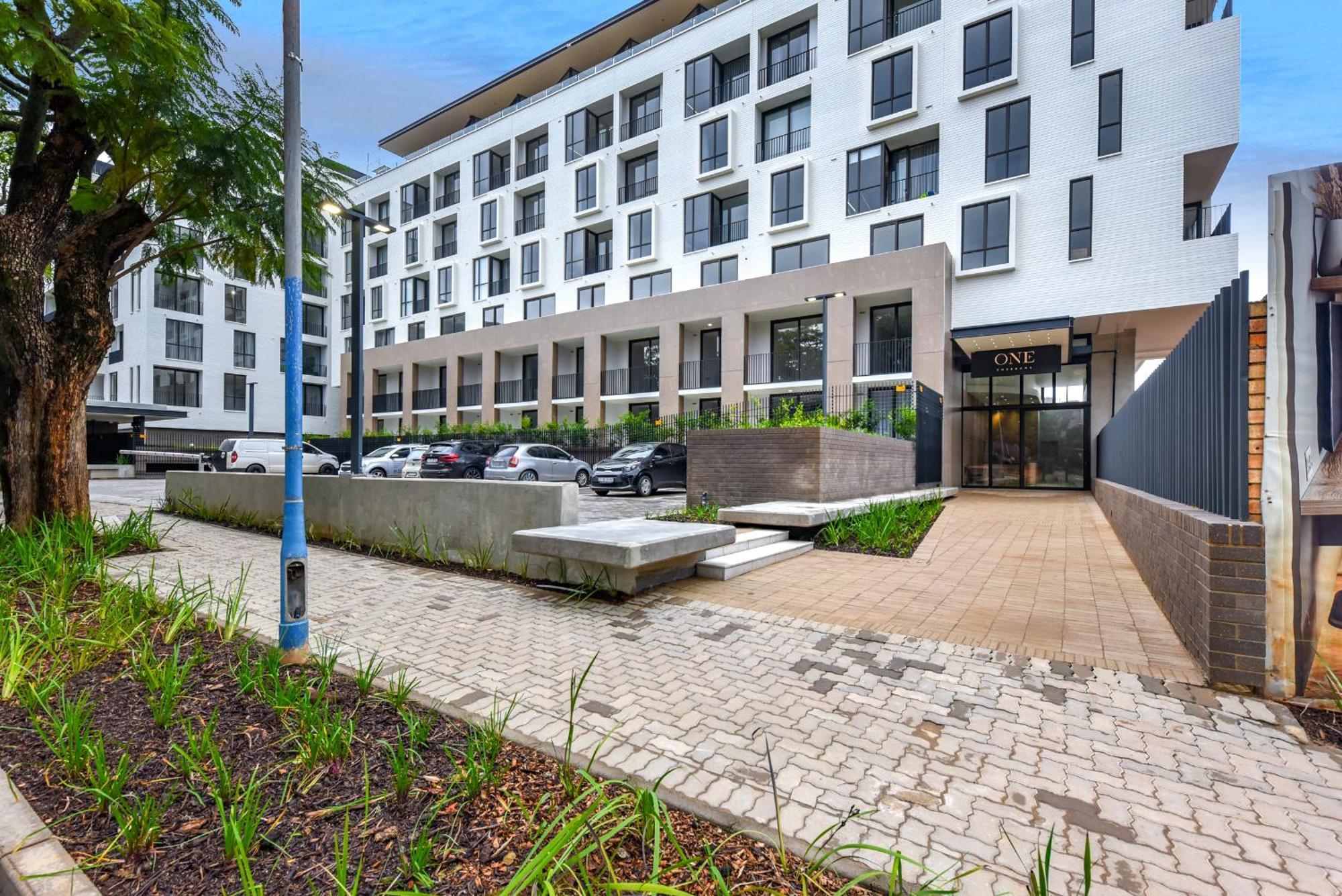 One Rosebank Apartment *