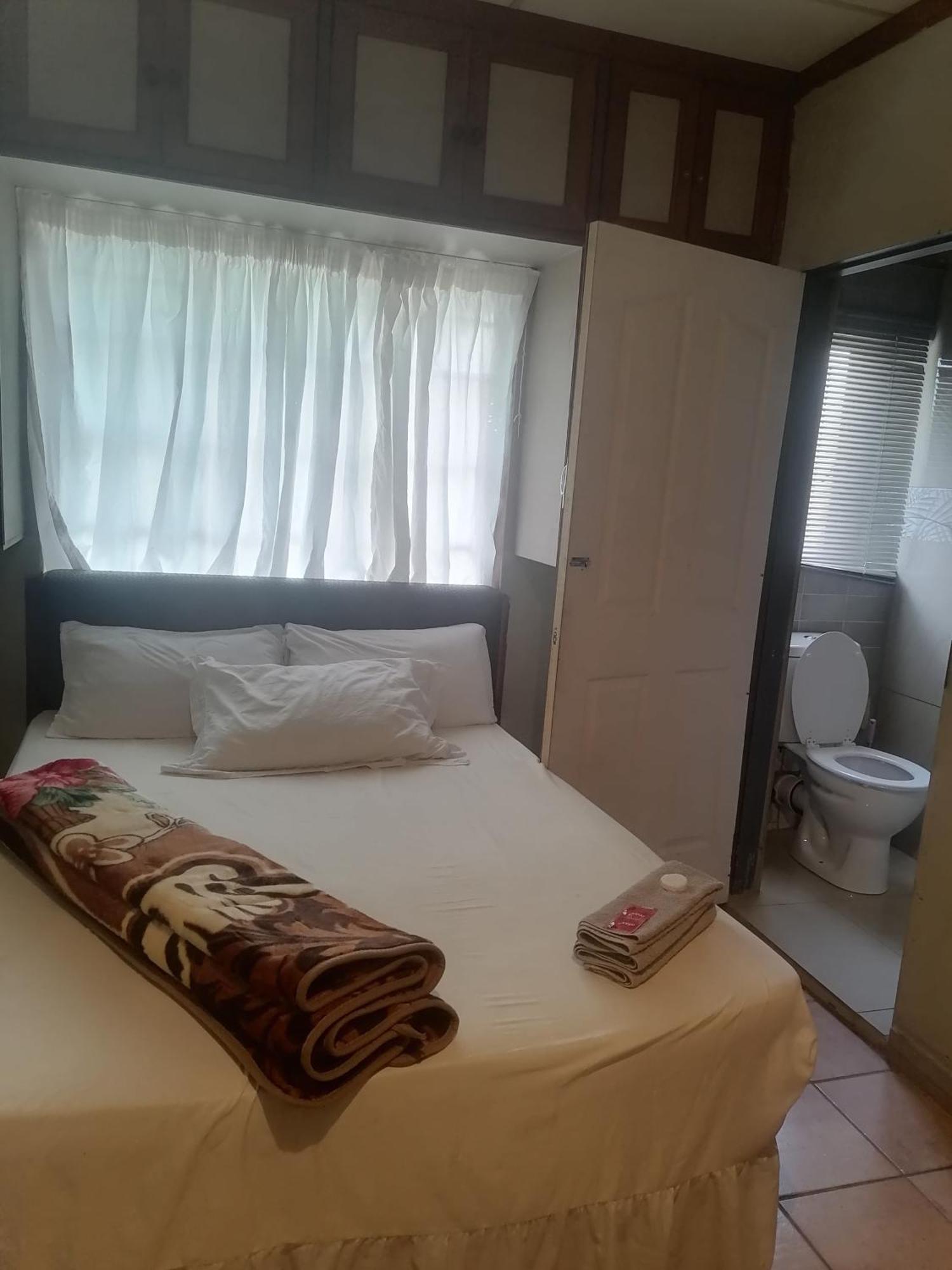Valleycenter Guest Nhà khách Johannesburg