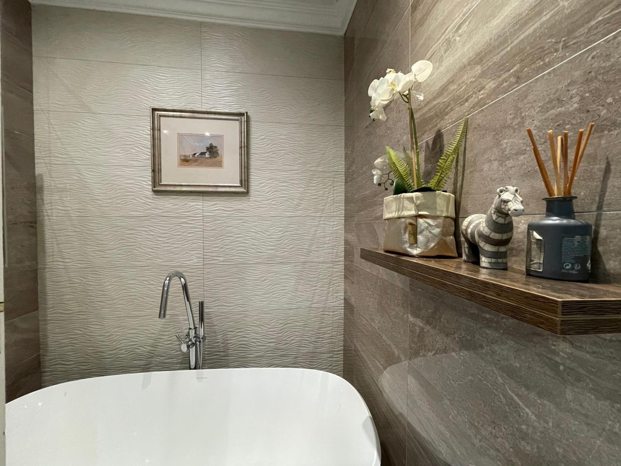 The Ridgeback, 4 Bedroom House Bryanston Holiday home *