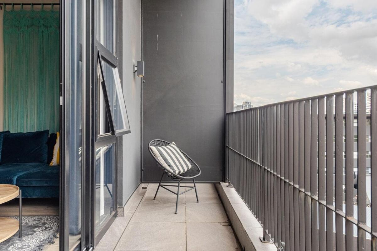 Apartment The Lineal 500m To Sandton With Backup Water & Power Johannesburg