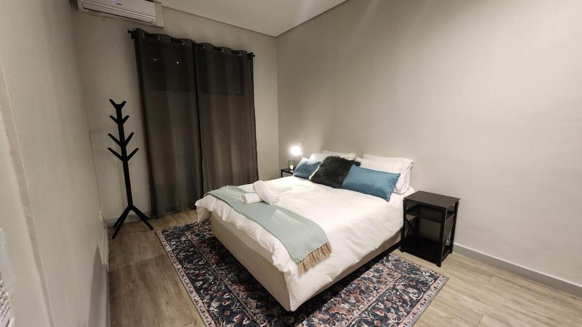 The Lineal 500m To Sandton With Backup Water & Power Apartment Johannesburg