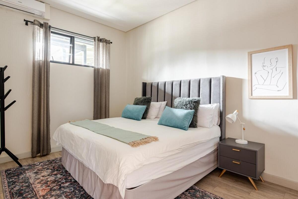 The Lineal 500m To Sandton With Backup Water & Power Apartment