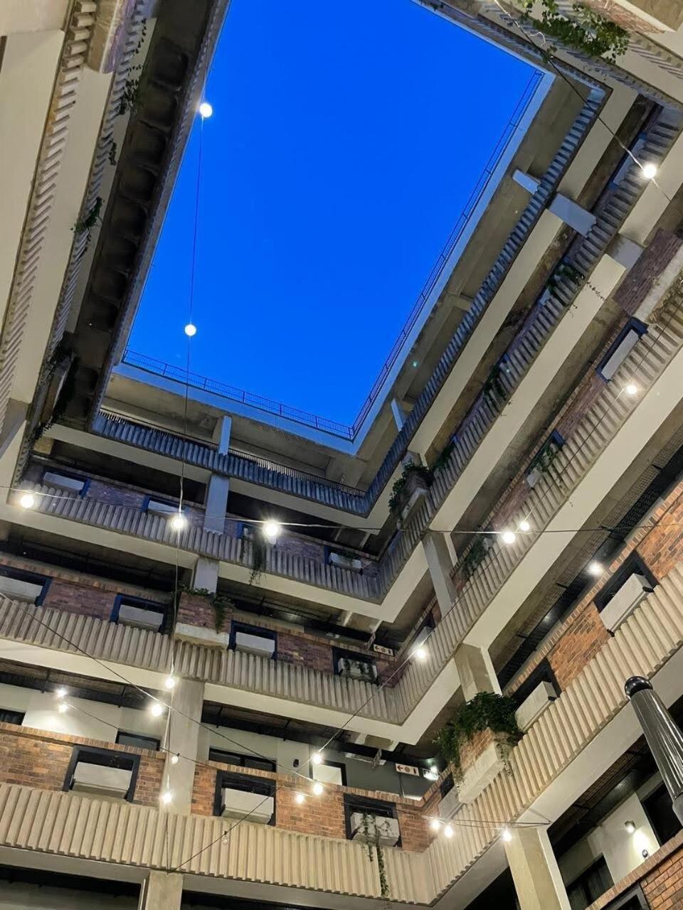 Apartment The Lineal 500m To Sandton With Backup Water & Power Johannesburg