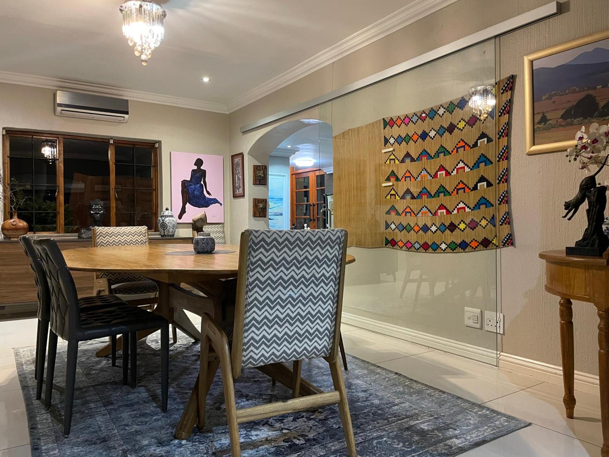 The Ridgeback, 4 Bedroom House Bryanston Holiday home *