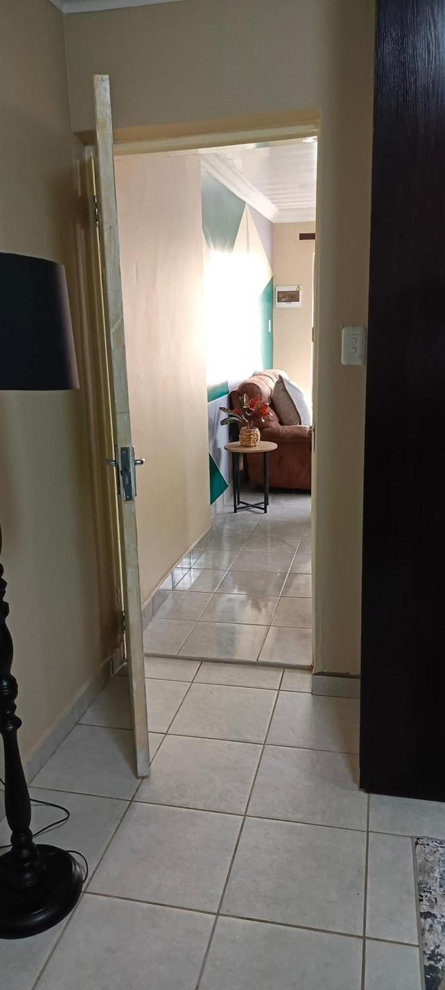Veelux Self Catering Apartment-wifi-netflix Johannesburg
